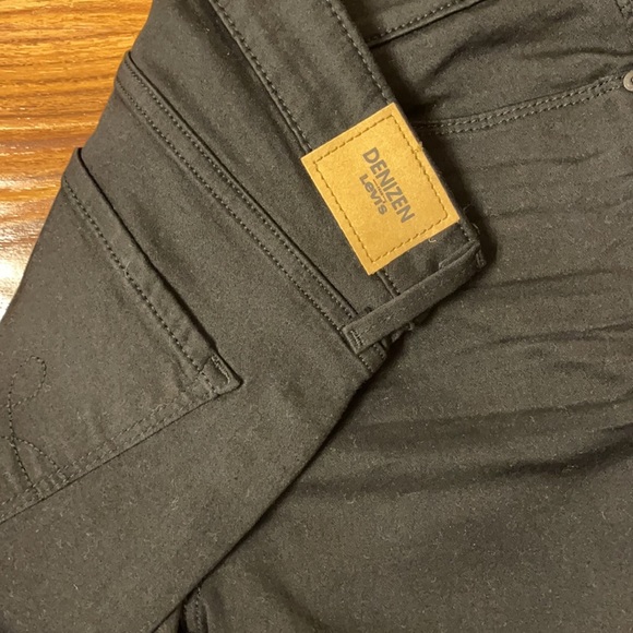 Denizen from Levi’s high rise skinny - Picture 2 of 3